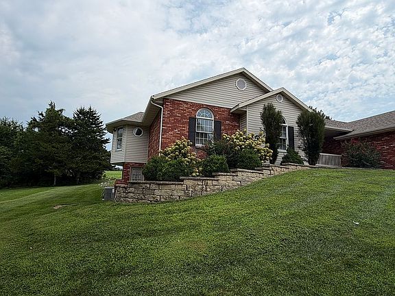 3rd image of 119 Hunters Run Rd