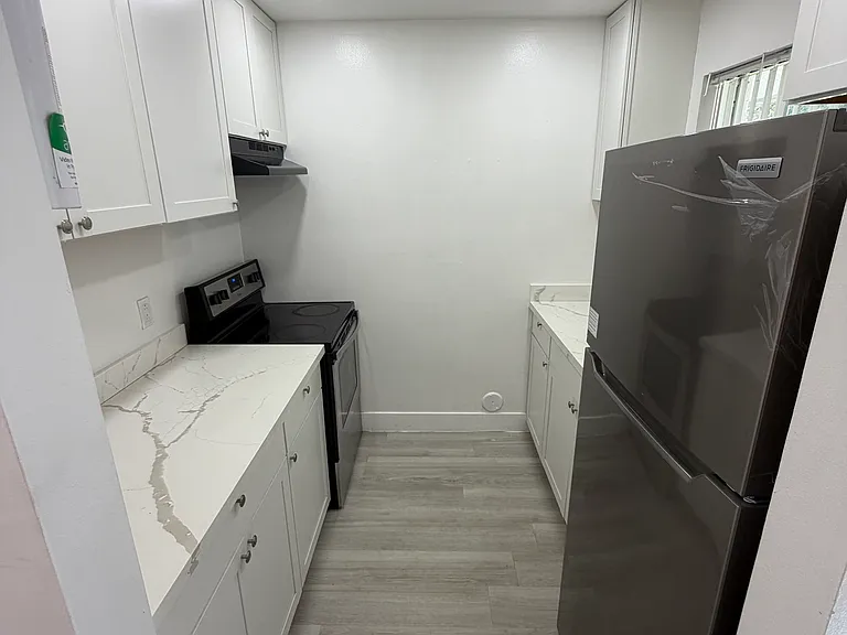 2319 Johnson St #4 — Photo 3