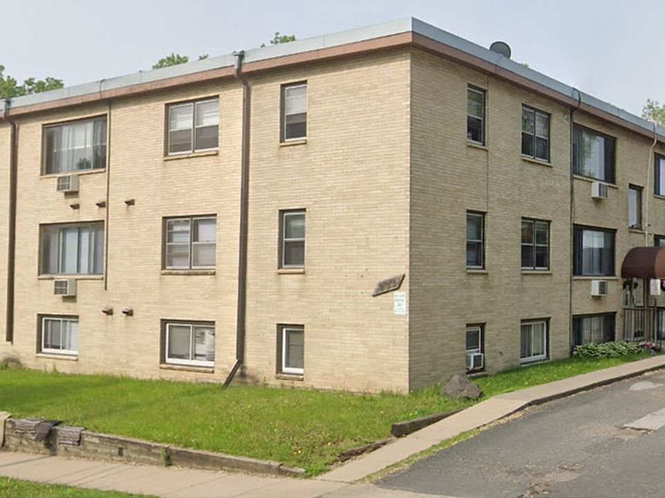 1st image of 905 Westminster St APT 203