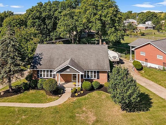 2nd image of 3020 Lindsey Dr