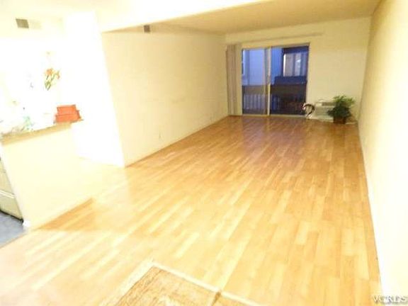 5th image of 18620 Hatteras St Unit 254