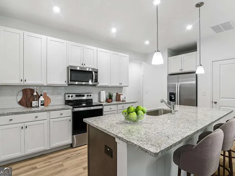 1721 Tolstoy Ln #1721 — Photo 4