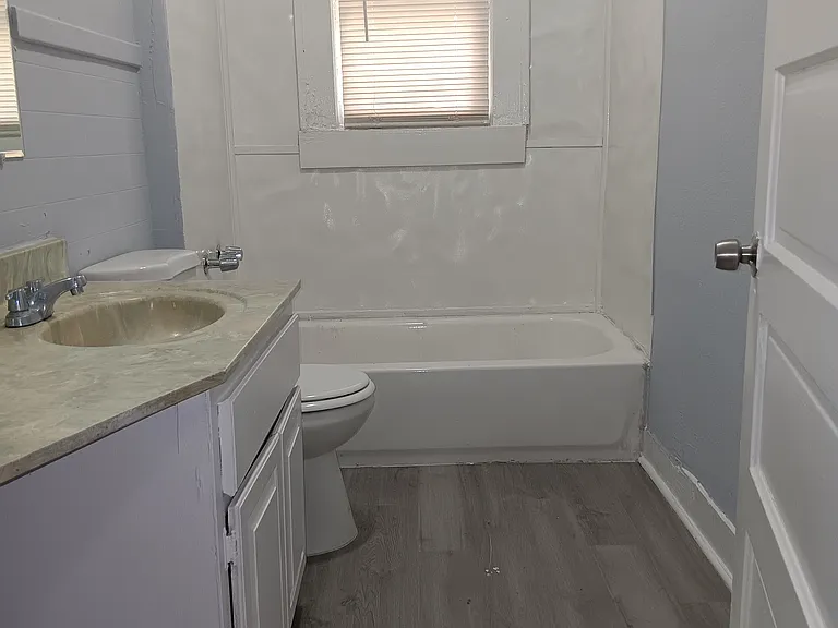 2938 Thomas St — Photo 9