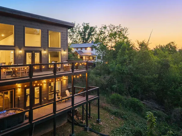 612 Sunset Ln, Gatlinburg, TN 37738