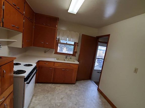 3rd image of 304 N 1st Ave