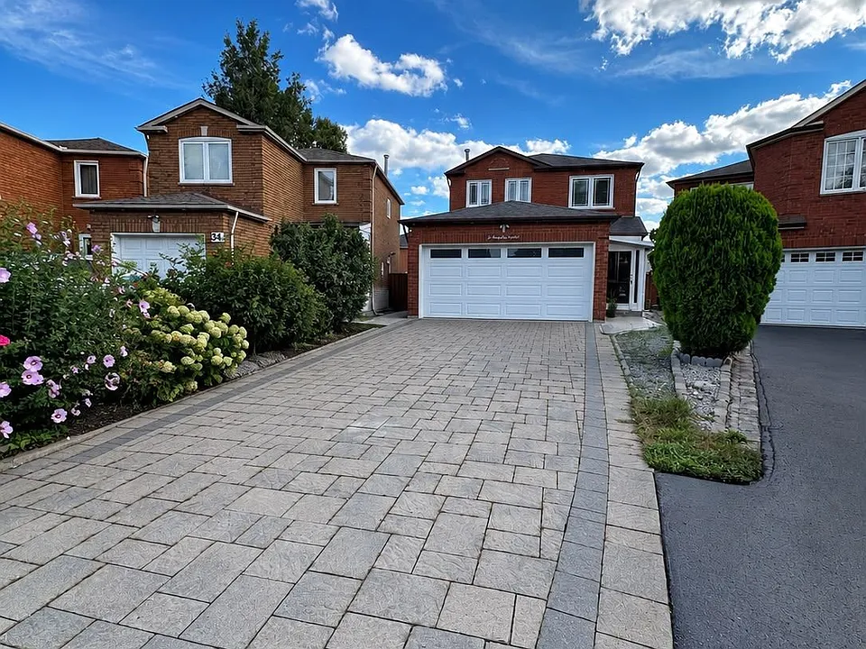 32 Marsdale Cres