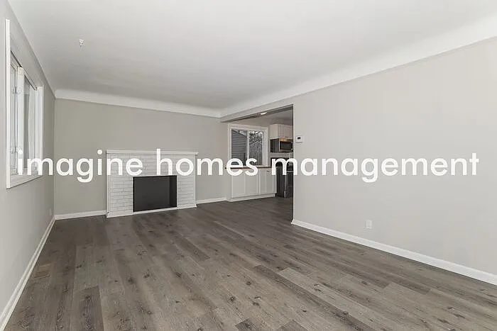 3 bed, 1.0 bath, 980 sqft, $1,935 — Photo 3