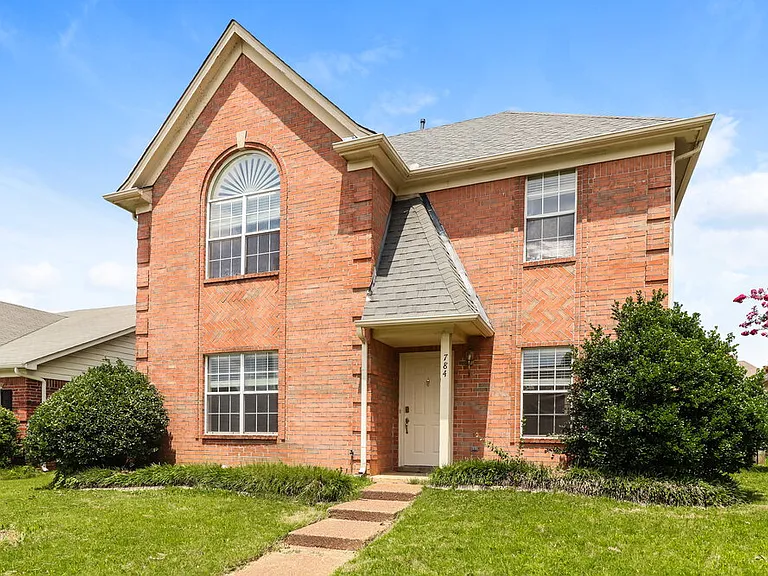 784 Breeze Way — Photo 4