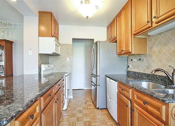 4th image of 7141 N Kedzie Ave APT 311