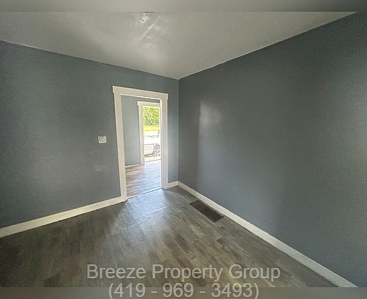 2nd image of 523 E Vine St