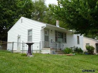 3264 S 40th St, Omaha, NE 68105