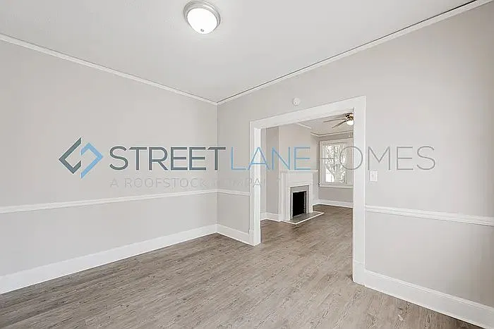 2 bed, 1.0 bath, 927 sqft, $1,125 — Photo 3