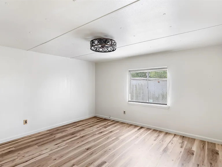 204 1/2 Kerry Rd — Photo 16