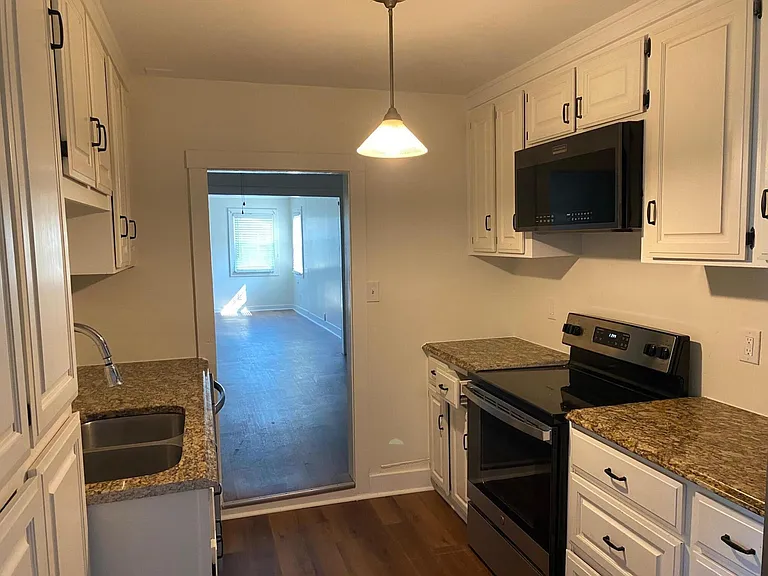 2229 Delano St #A — Photo 11