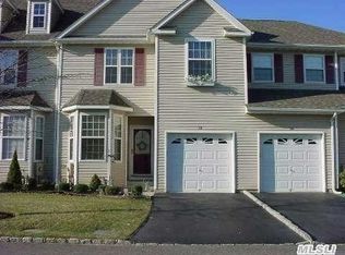 38 Avery Ct, Nesconset, NY 11767