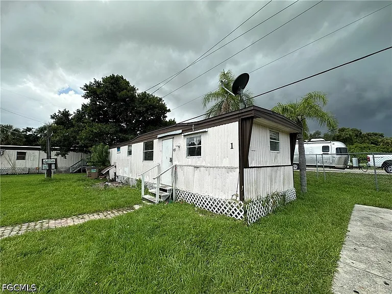 4900 Tice St #1 — Photo 2