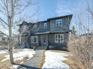 3043 E 28th St SW, Calgary, AB T3E 2J4