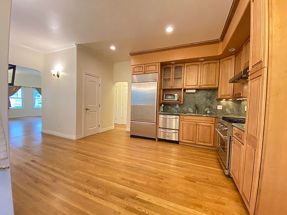 3rd image of 651 Lake St #651
