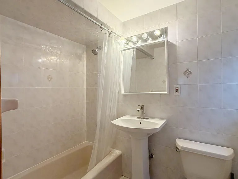 1622 John St #2 — Photo 6