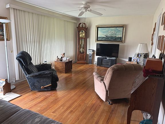 2nd image of 3215 Ernst St