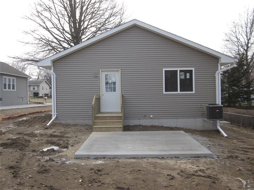 2nd image of 306 Hart Ave