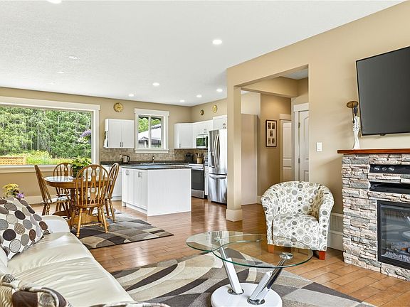 4th image of 460 Nanaimo River Rd