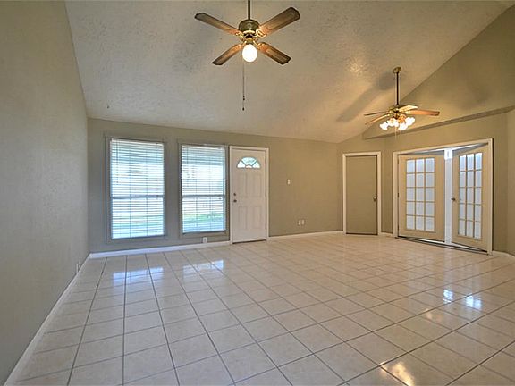3rd image of 7526 Fountaincrest Dr
