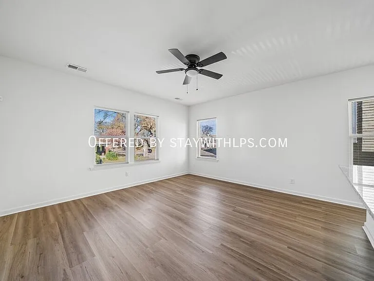 1571 Court Ave #102 — Photo 18