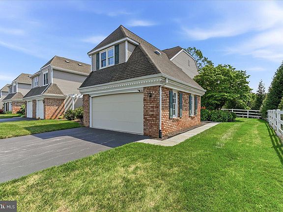2nd image of 919 Samantha Cir