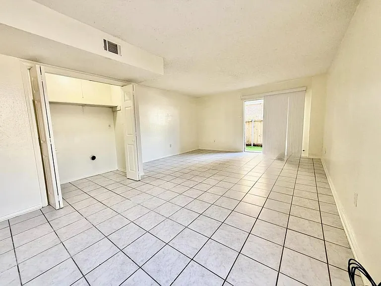 1620D Newport Pl — Photo 10