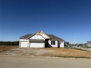 9008 N Poplar Ave, Kansas City, MO 64156