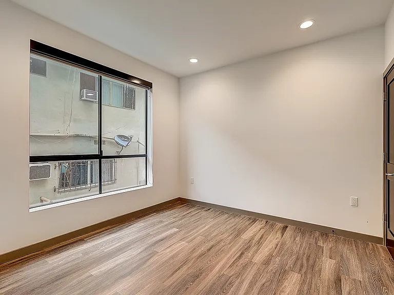 641 N Hobart Blvd — Photo 10