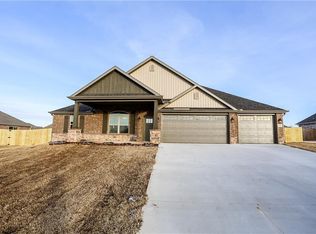 690 Ray St, Pea Ridge, AR 72751