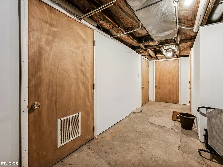 1926 N Hermitage Ave #1 — Photo 11