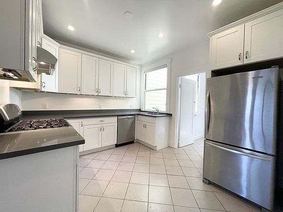 5th image of 479 Church St APT 4