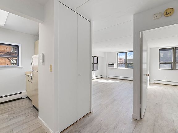3rd image of 301 W 110th St APT 3U