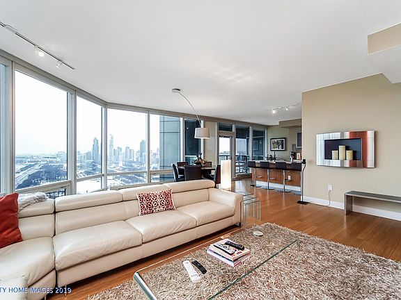 5th image of 340 E Randolph St Unit 2401