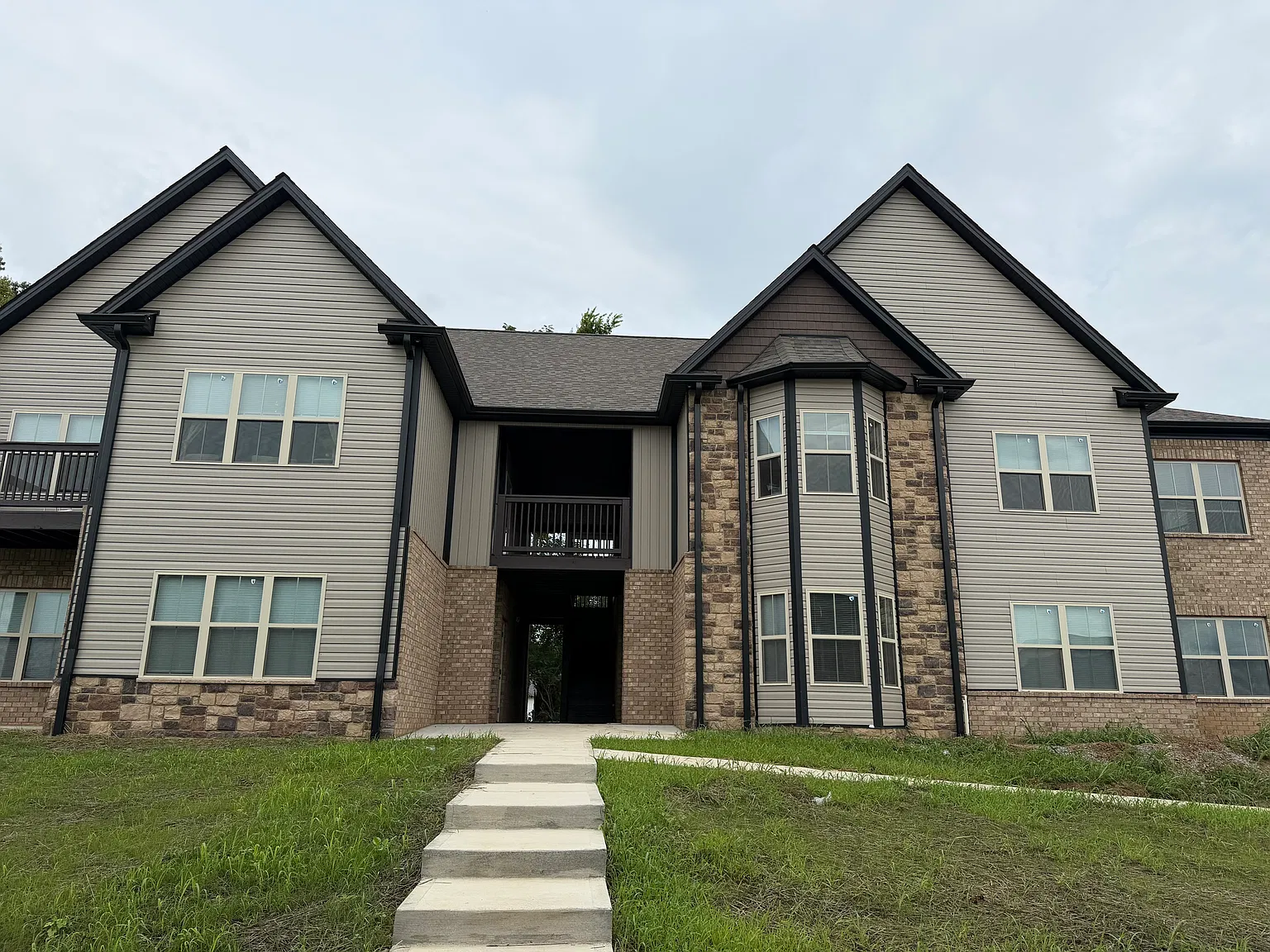2 bed, $1,300 — Photo 2