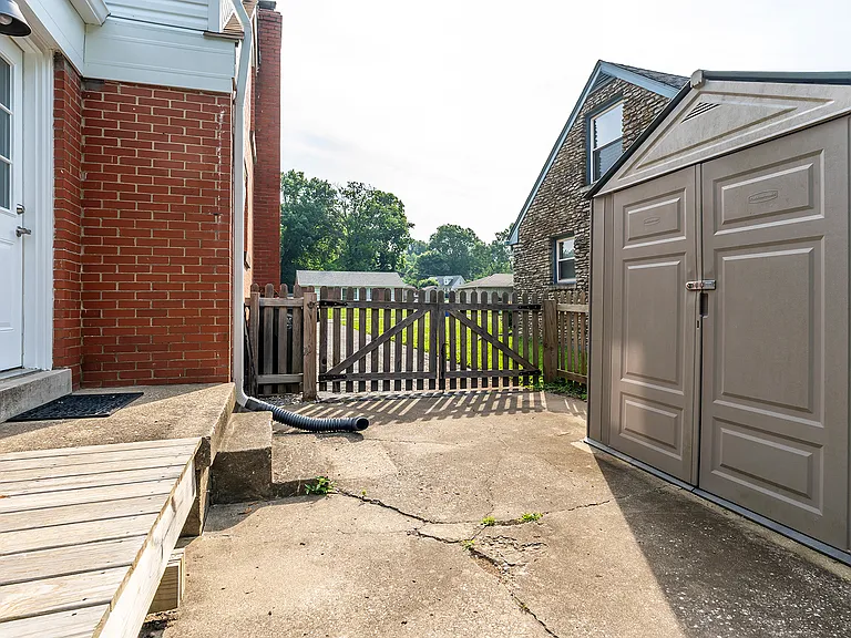 1022 Della Dr — Photo 29