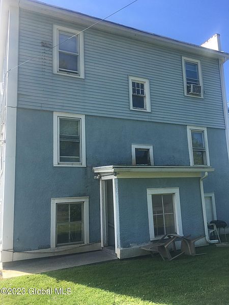 3rd image of 320 Meriline Avenue