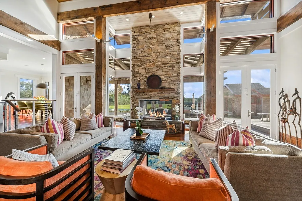 Spectacular South Of The Highway Rental With Tennis — Photo 4