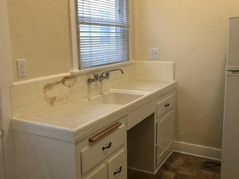 1334 E 2nd St #5 — Photo 12
