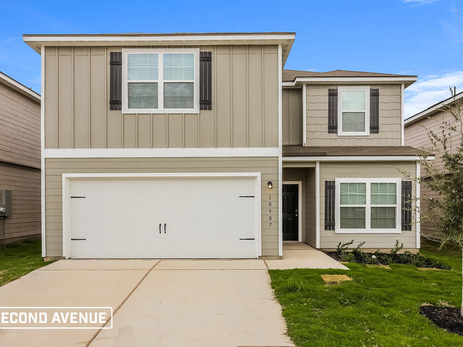 5 bed, 2.5 bath, 2543 sqft, $1,995 — Photo 1