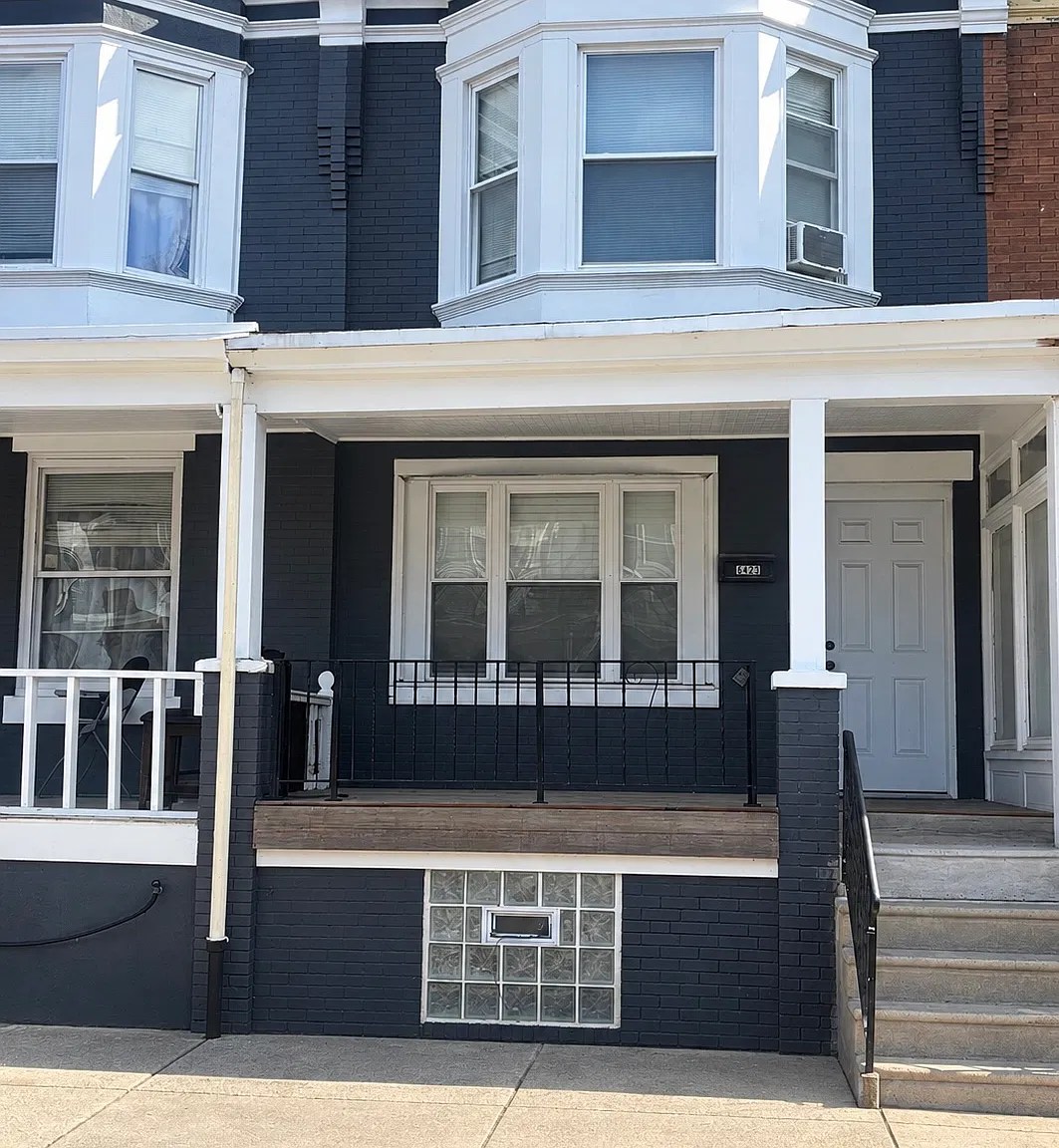 3 bed, 1.5 bath, 1212 sqft, $1,990 — Photo 1