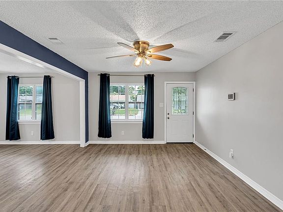 4th image of 3635 Meadowdale Dr