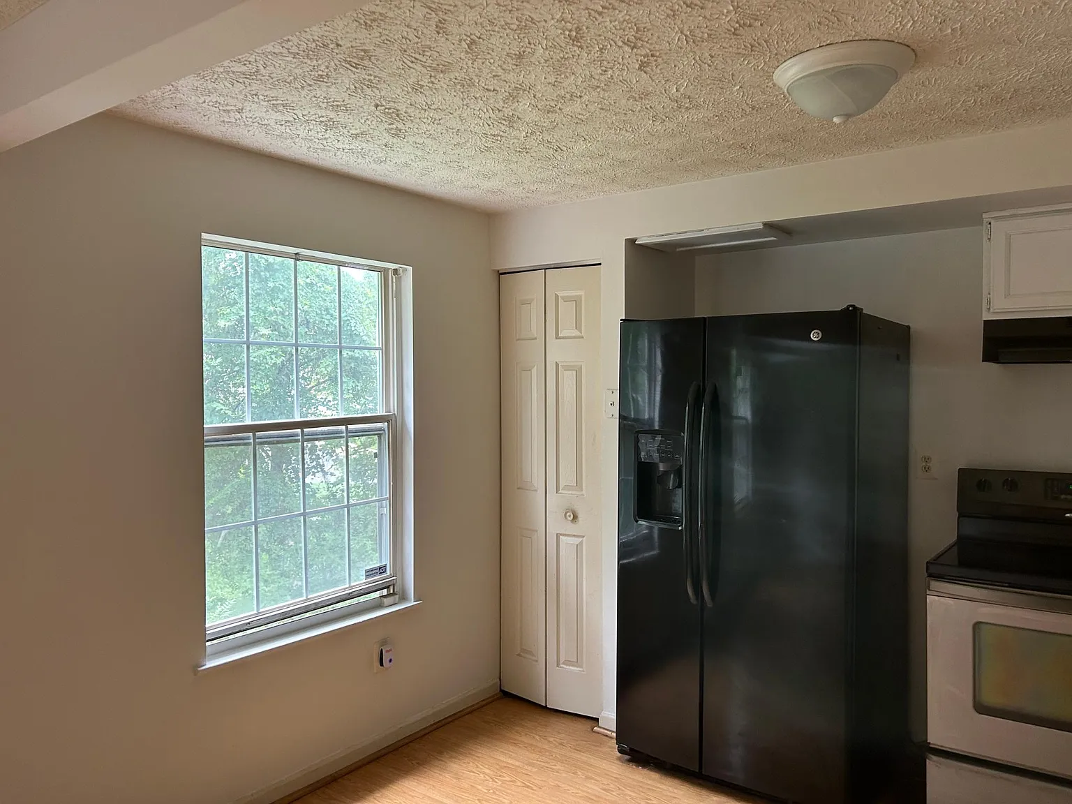 3 bed, 3.5 bath, 1500 sqft, $2,700 — Photo 2