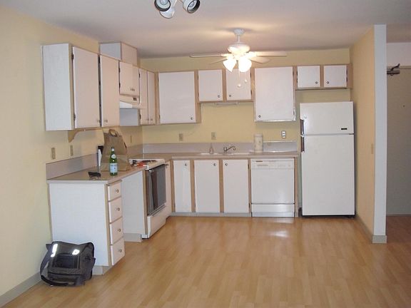 4th image of 5225 50th Ave NE #1