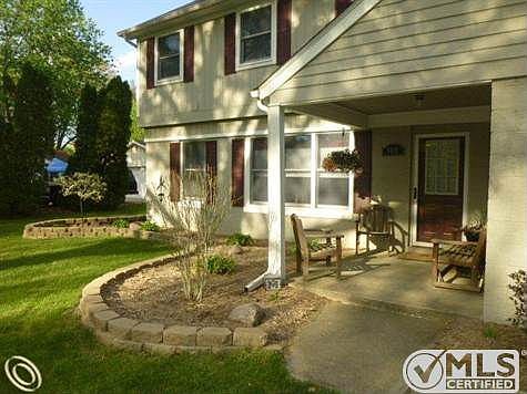 covered front porch.jpg