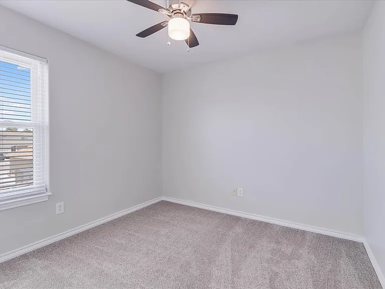 15513 Palmira Ave #B — Photo 34