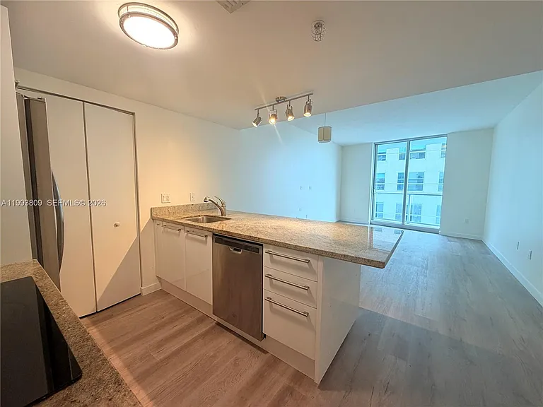 185 SW 7th St #2510 — Photo 3
